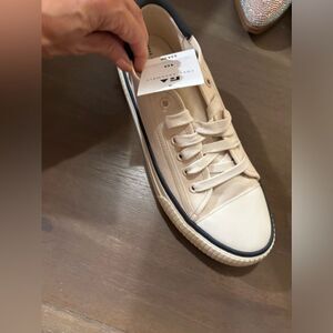 Women’s Free Assembly Canvas Sneakers Sz 10 New